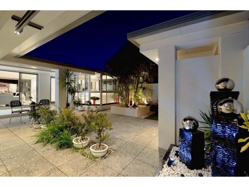 27 Allawah Street, Sorrento QLD 4217