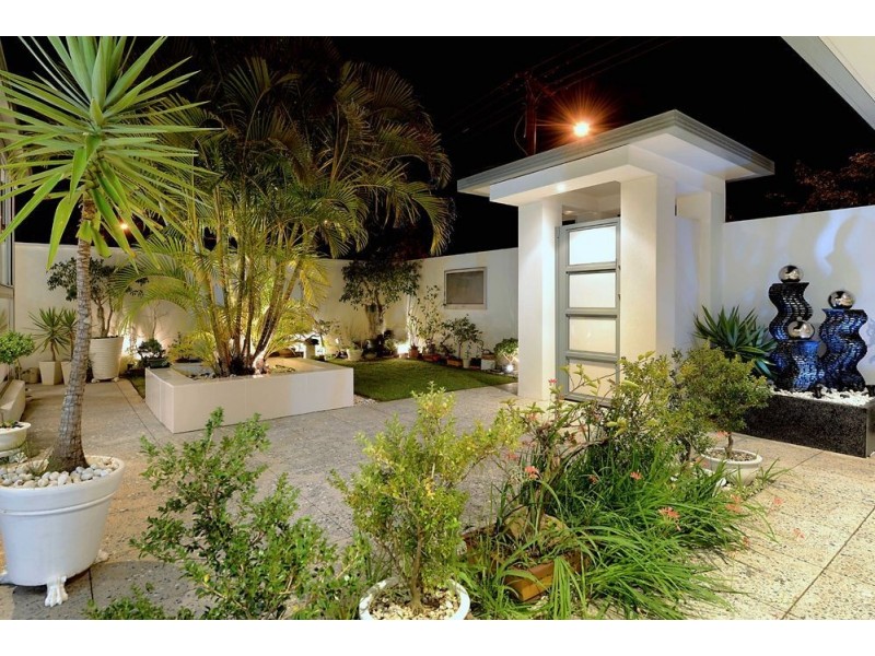 27 Allawah Street, Sorrento QLD 4217