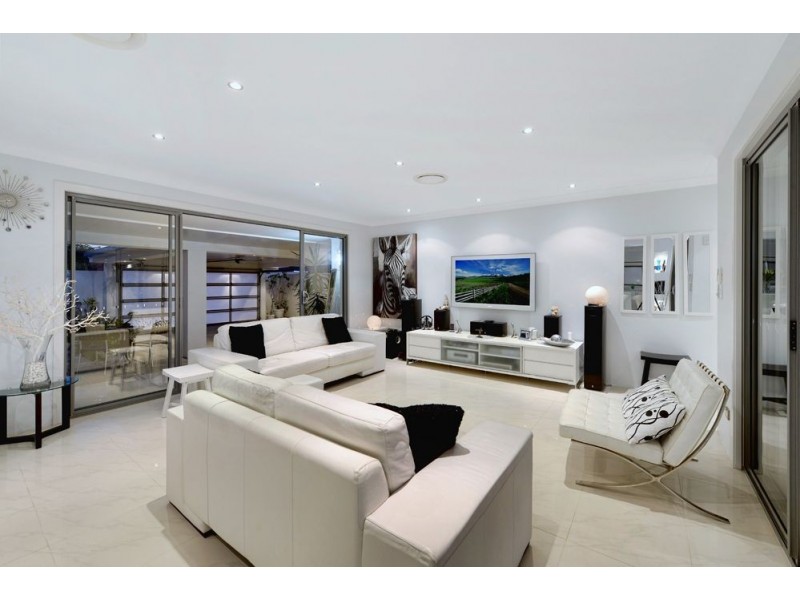 27 Allawah Street, Sorrento QLD 4217