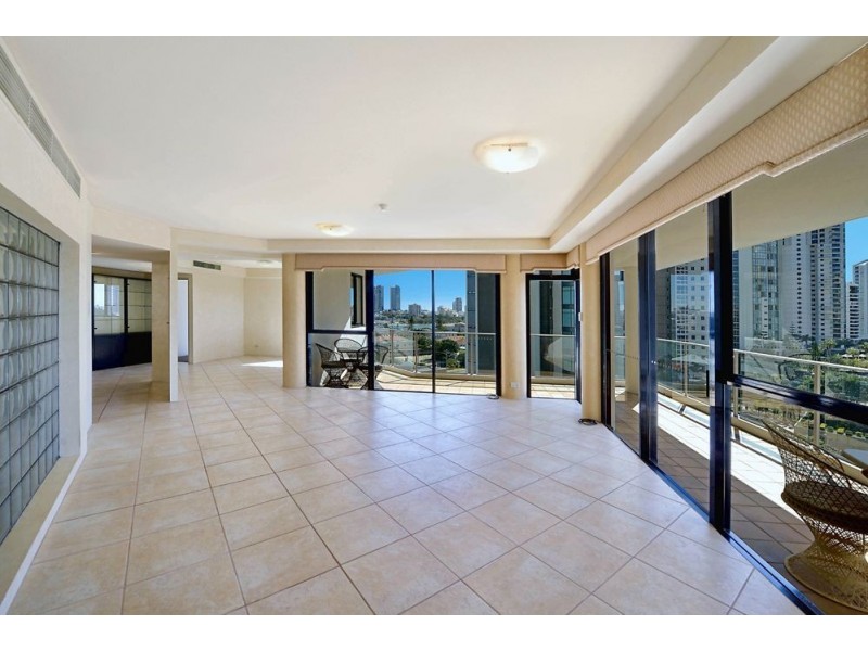 8/19 Peak Ave, Main Beach QLD 4217