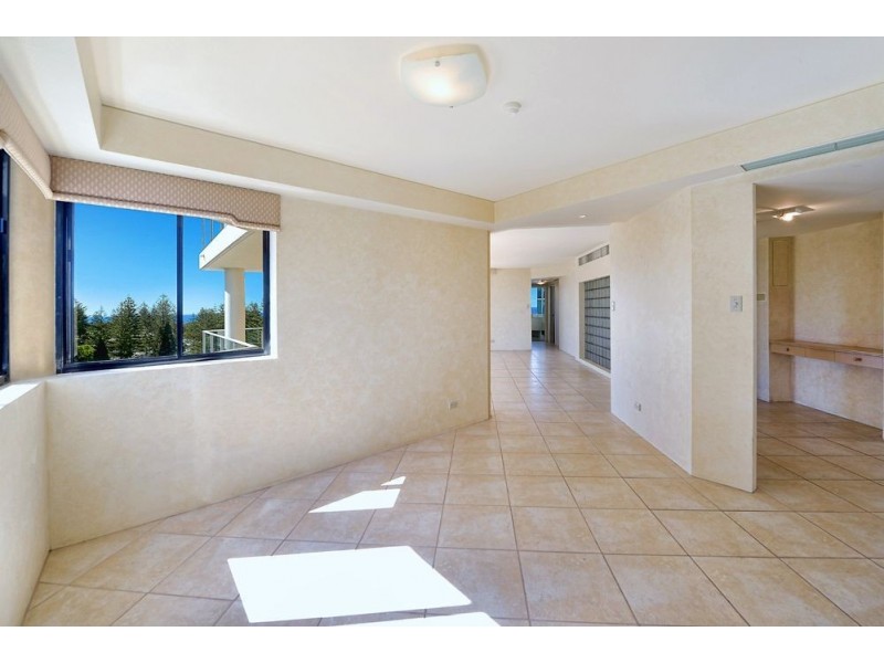 8/19 Peak Ave, Main Beach QLD 4217