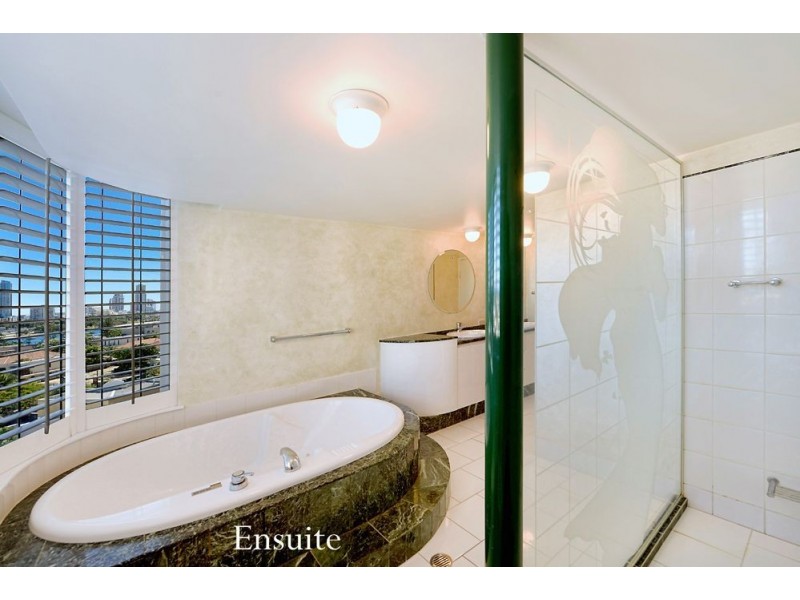 8/19 Peak Ave, Main Beach QLD 4217