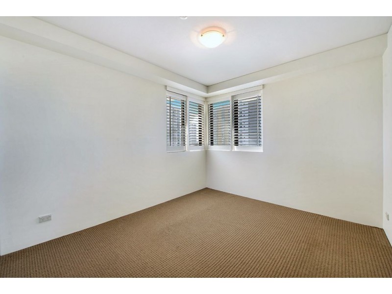 8/19 Peak Ave, Main Beach QLD 4217