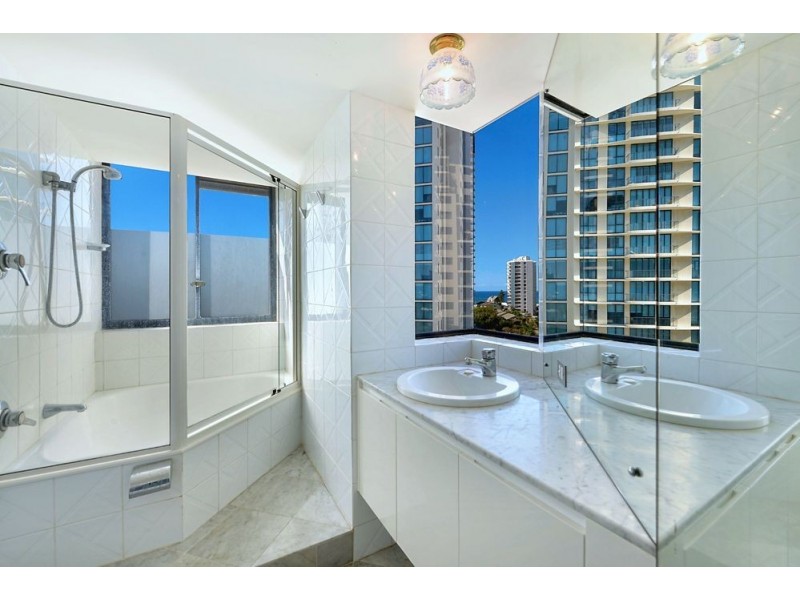 8/19 Peak Ave, Main Beach QLD 4217