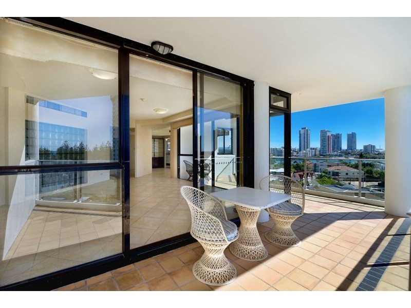 8/19 Peak Ave, Main Beach QLD 4217