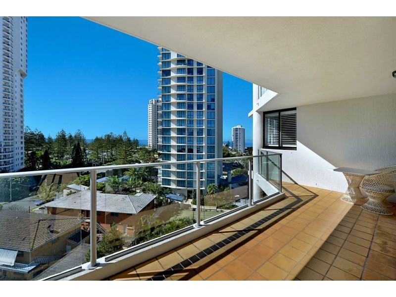 8/19 Peak Ave, Main Beach QLD 4217