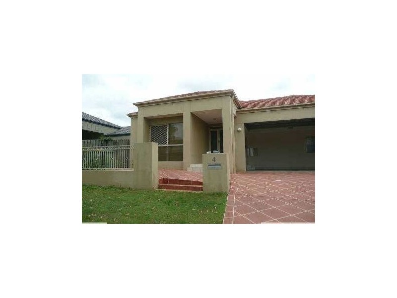 4  Ferndahl Dr, Varsity Lakes QLD 4227