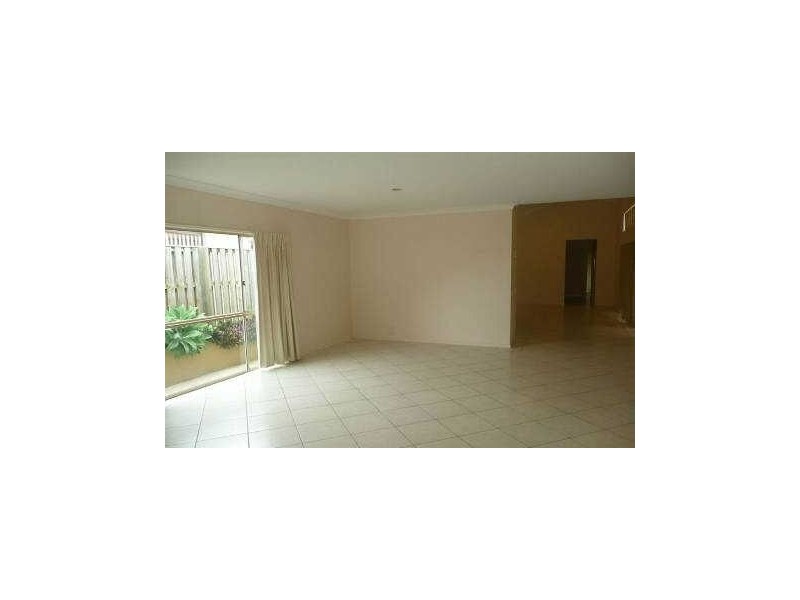 4  Ferndahl Dr, Varsity Lakes QLD 4227