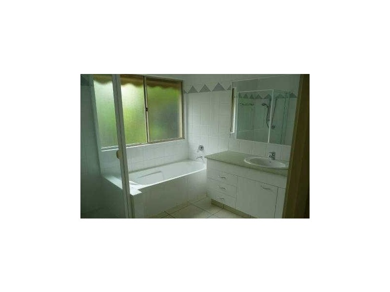 4  Ferndahl Dr, Varsity Lakes QLD 4227