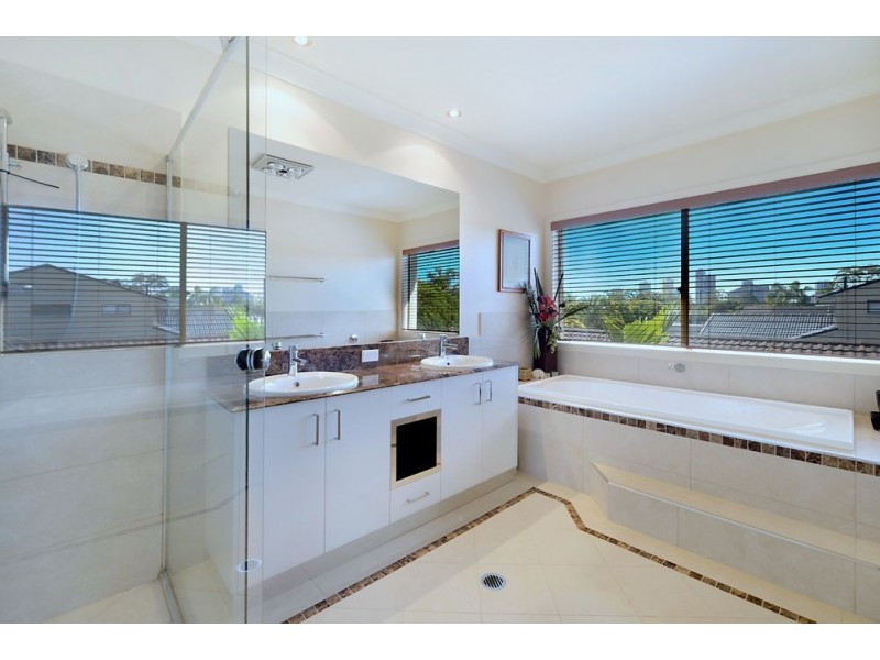 Broadbeach Waters QLD 4218