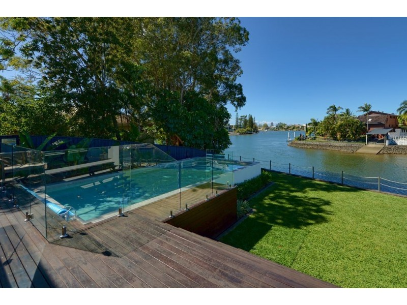 15 Cedar Place, Broadbeach Waters QLD 4218