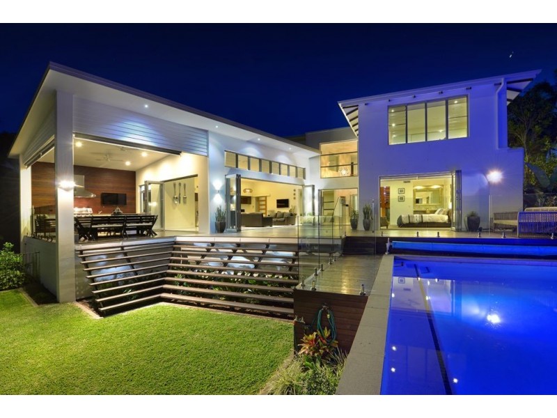 15 Cedar Place, Broadbeach Waters QLD 4218