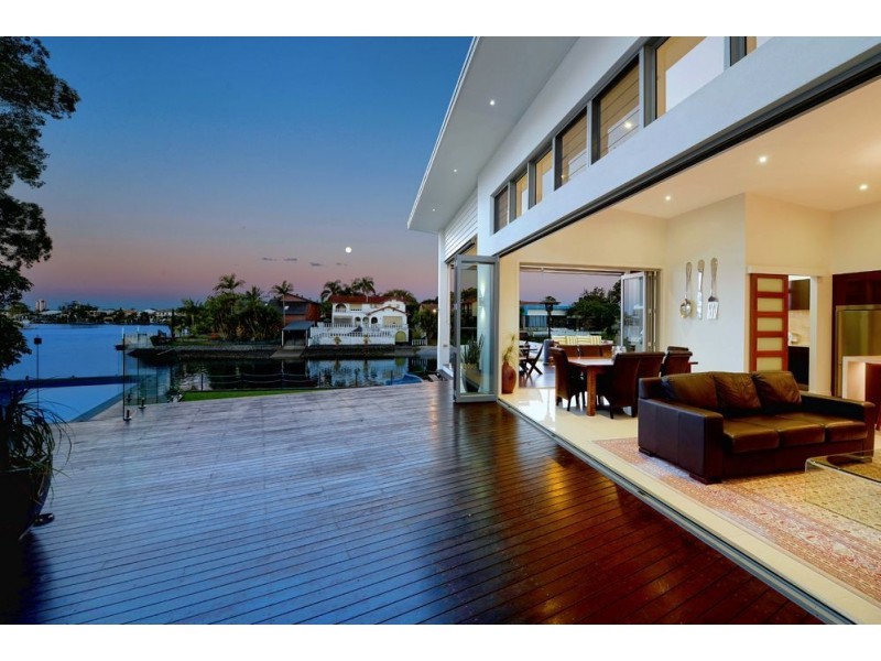 15 Cedar Place, Broadbeach Waters QLD 4218