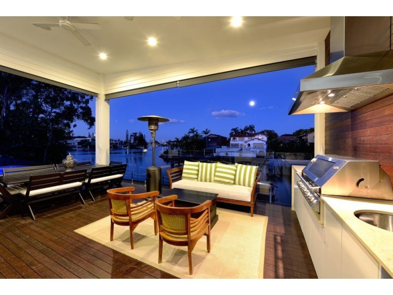 15 Cedar Place, Broadbeach Waters QLD 4218