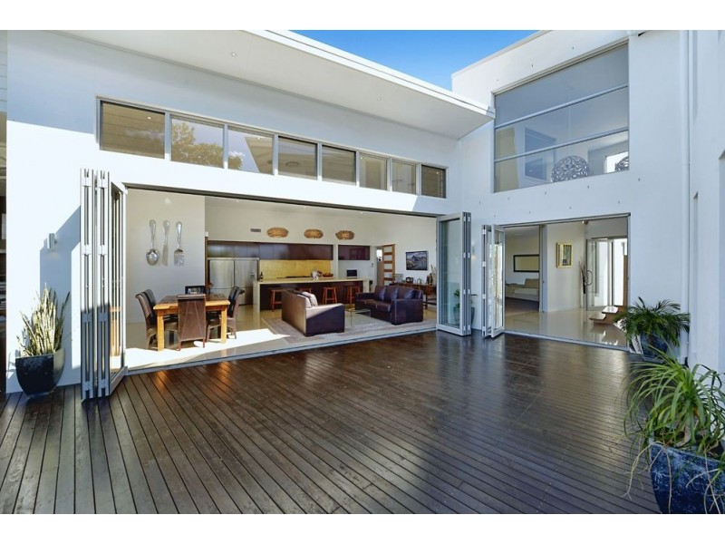 15 Cedar Place, Broadbeach Waters QLD 4218