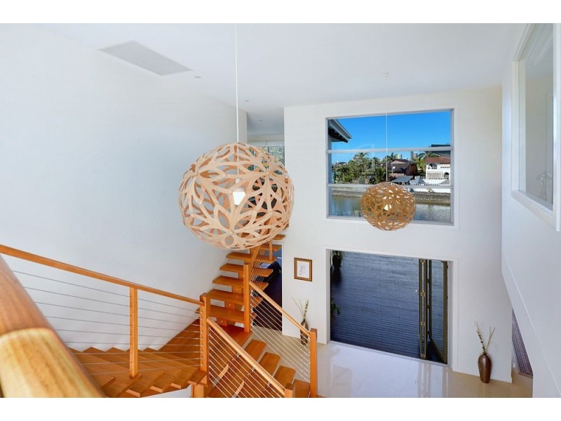 15 Cedar Place, Broadbeach Waters QLD 4218