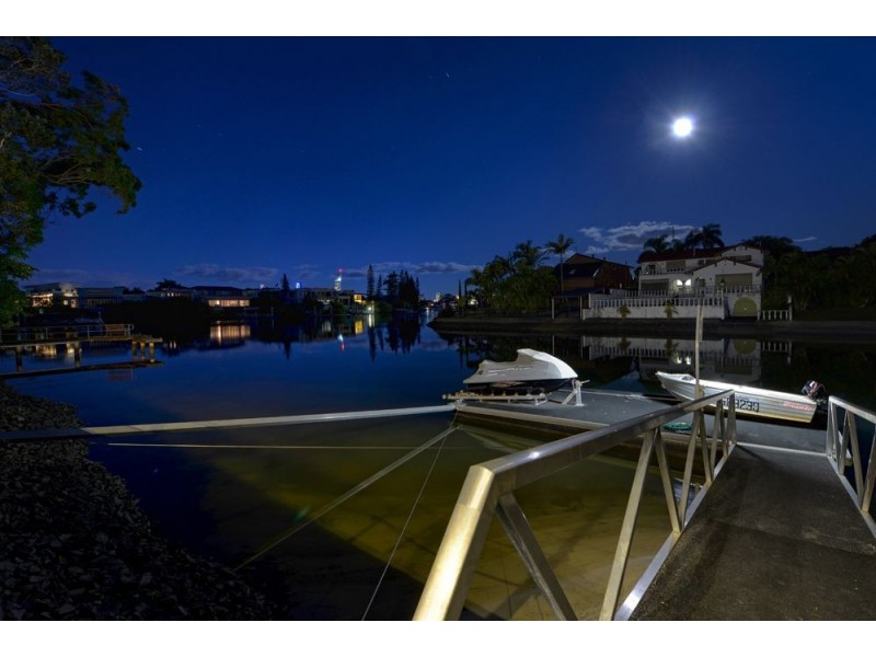 15 Cedar Place, Broadbeach Waters QLD 4218