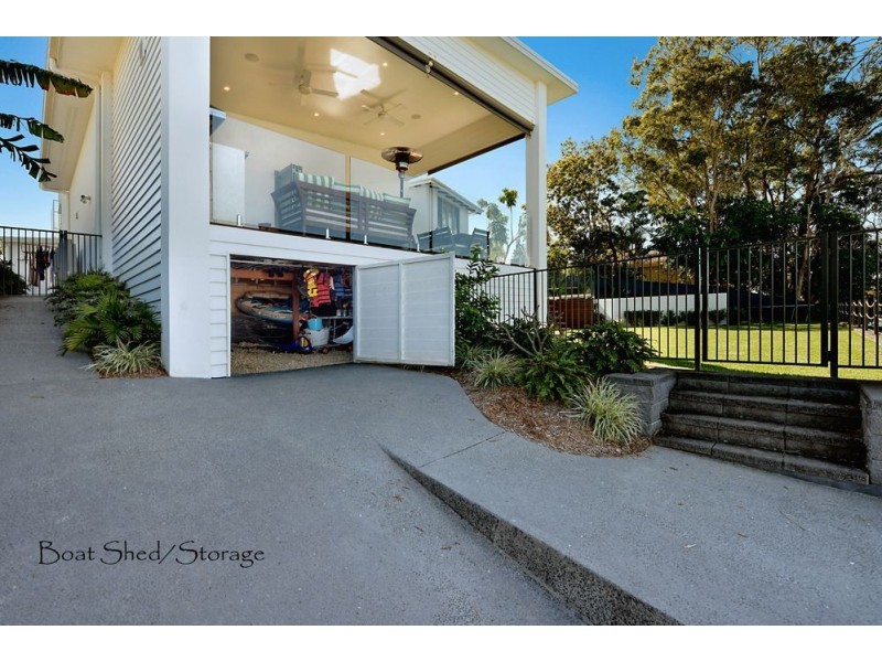 15 Cedar Place, Broadbeach Waters QLD 4218