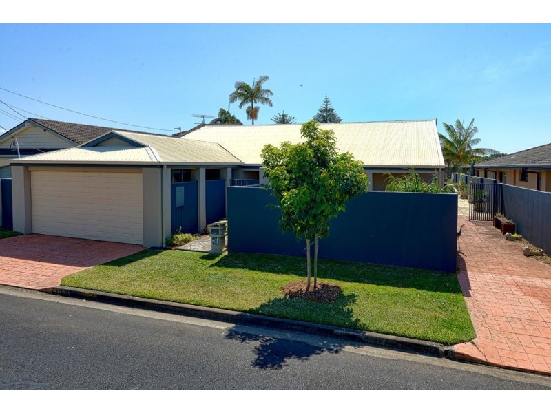 11 Sophie Ave, Broadbeach Waters QLD 4218