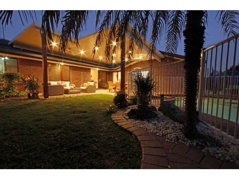 10 Long Island Court, Mermaid Waters QLD 4218