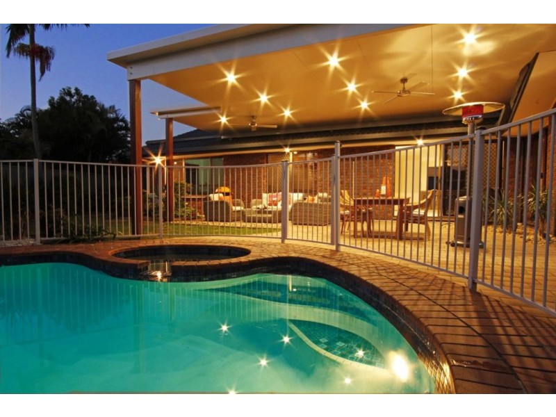 10 Long Island Court, Mermaid Waters QLD 4218