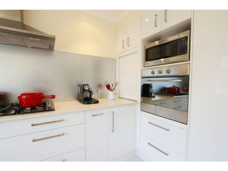 10 Long Island Court, Mermaid Waters QLD 4218