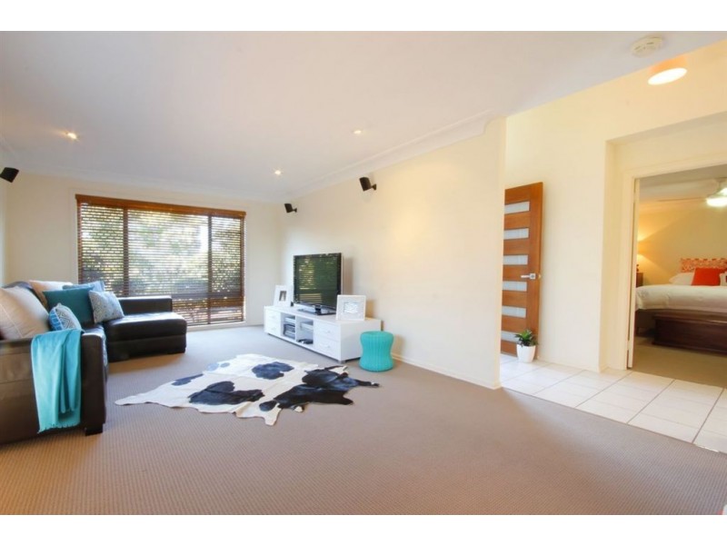 10 Long Island Court, Mermaid Waters QLD 4218