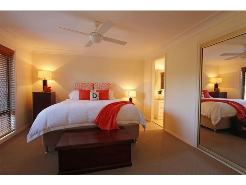 10 Long Island Court, Mermaid Waters QLD 4218