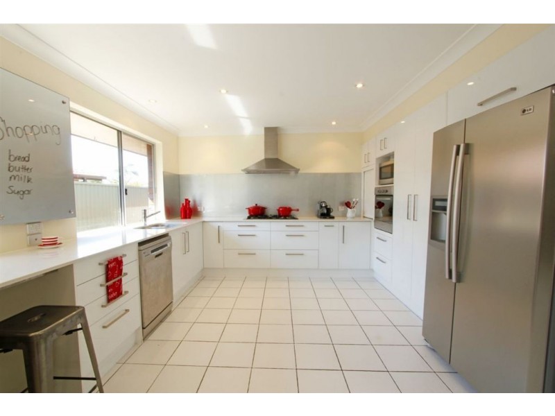 10 Long Island Court, Mermaid Waters QLD 4218