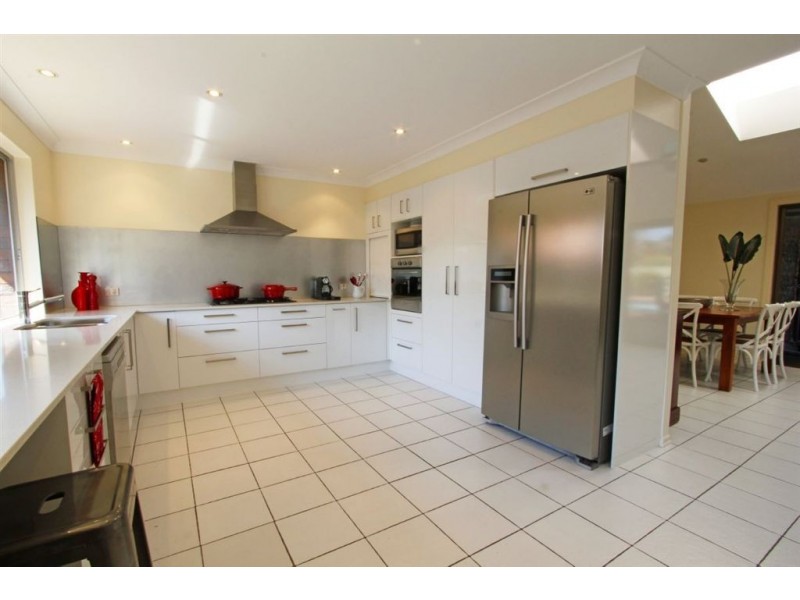 10 Long Island Court, Mermaid Waters QLD 4218