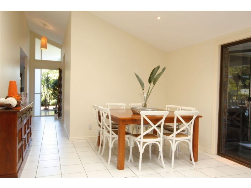 10 Long Island Court, Mermaid Waters QLD 4218