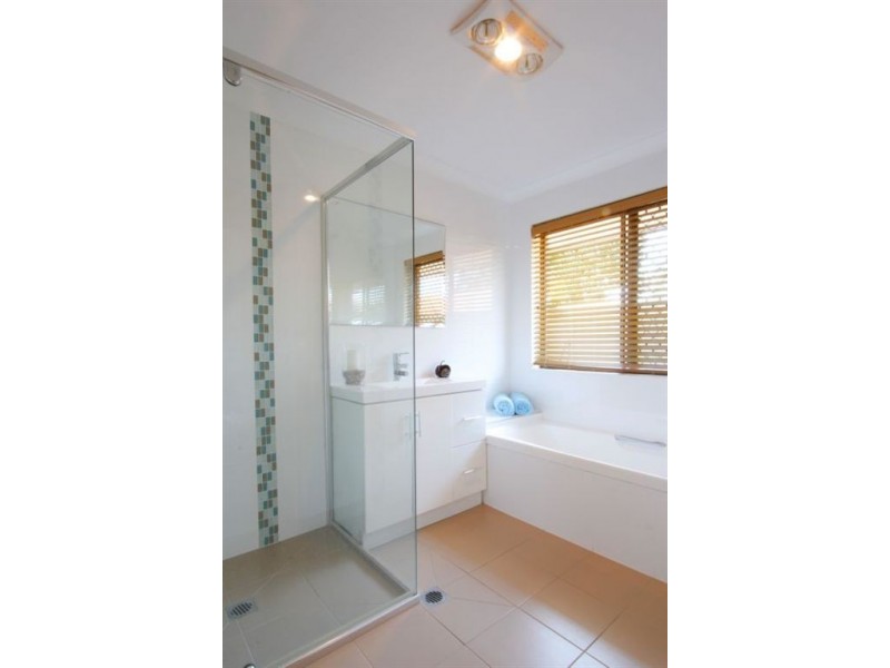 10 Long Island Court, Mermaid Waters QLD 4218