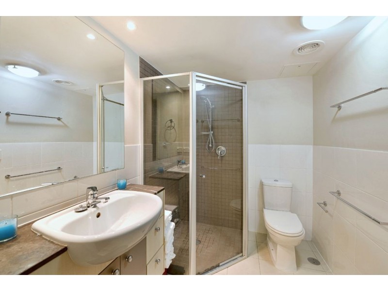 21 Cypress Avenue, Surfers Paradise QLD 4217