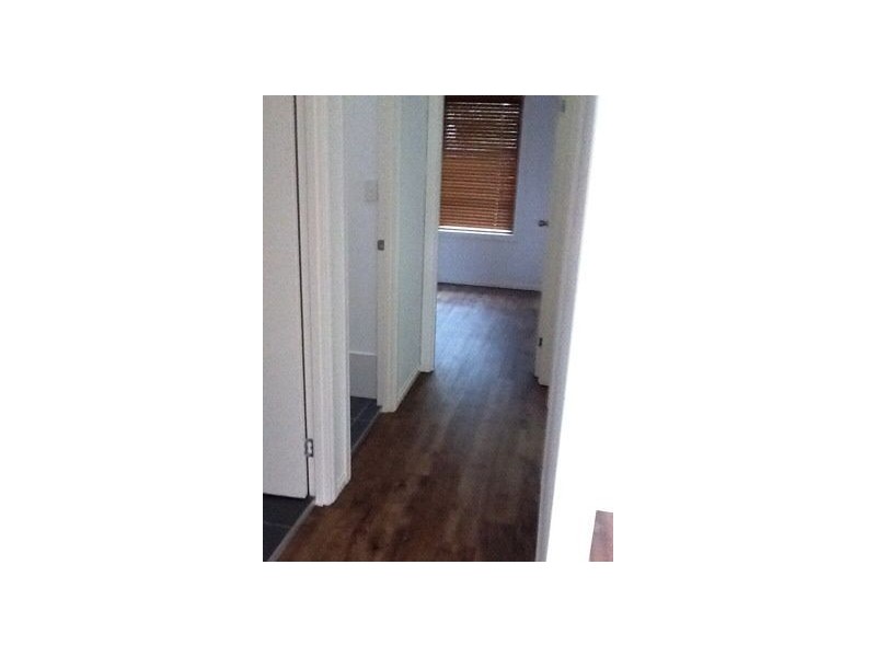 1/4 Dalton St, Southport QLD 4215