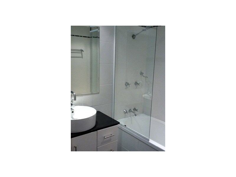 1/4 Dalton St, Southport QLD 4215