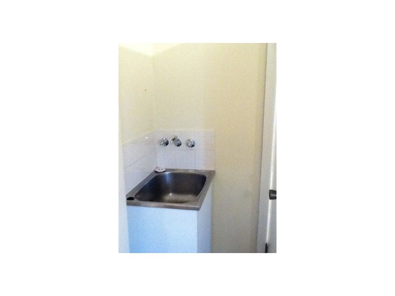 1/4 Dalton St, Southport QLD 4215