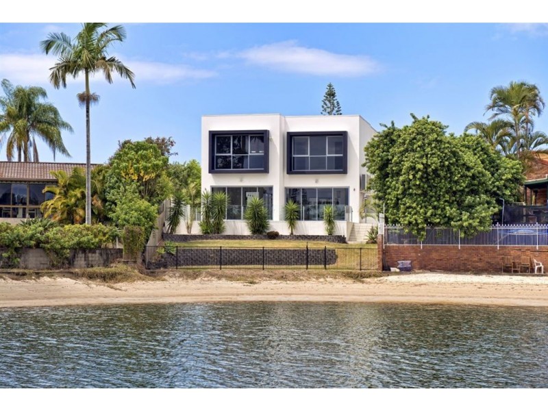 2 Cedar Place, Broadbeach Waters QLD 4218