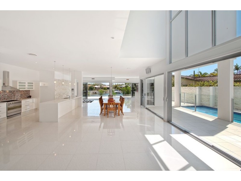 2 Cedar Place, Broadbeach Waters QLD 4218