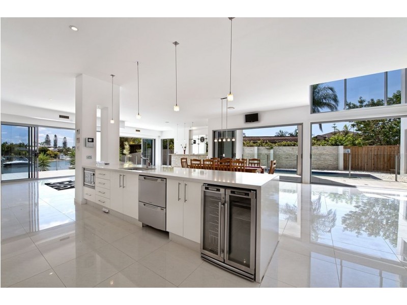 2 Cedar Place, Broadbeach Waters QLD 4218