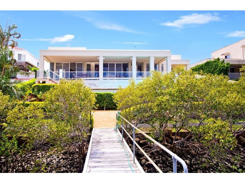94 Cabana Blvd, Benowa Waters QLD 4217