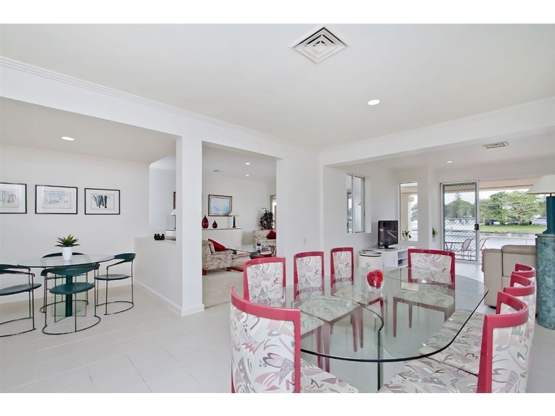 94 Cabana Blvd, Benowa Waters QLD 4217