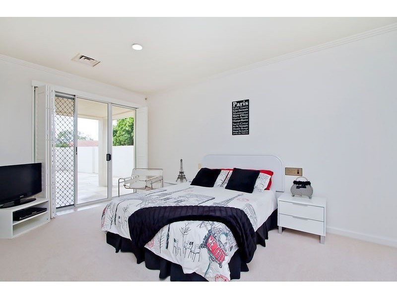 94 Cabana Blvd, Benowa Waters QLD 4217