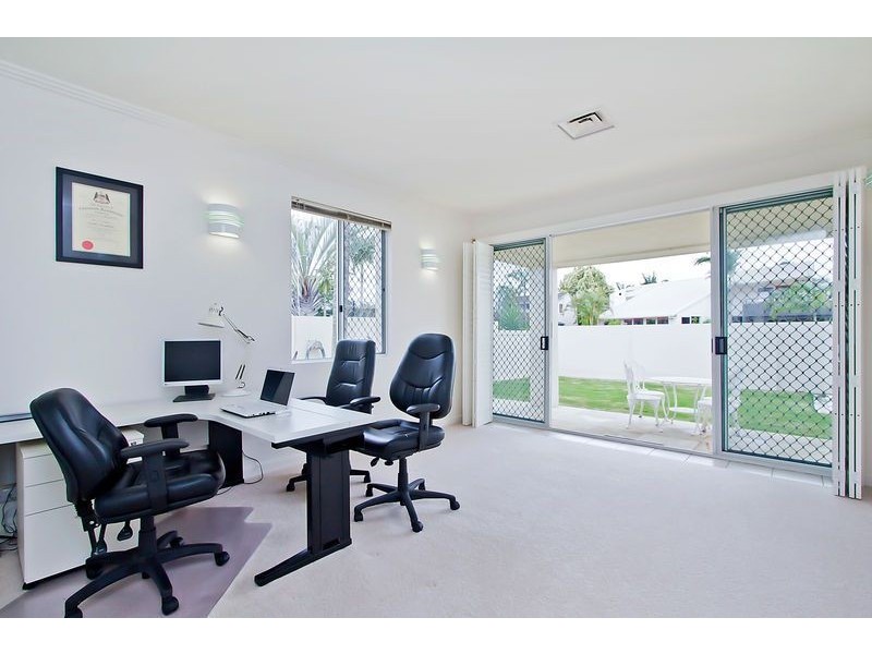 94 Cabana Blvd, Benowa Waters QLD 4217