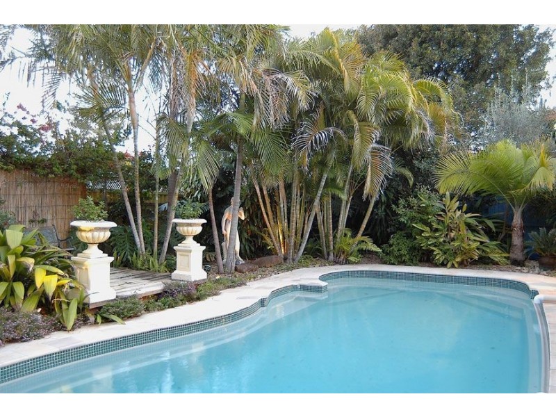 20 The Corso, Isle Of Capri QLD 4217