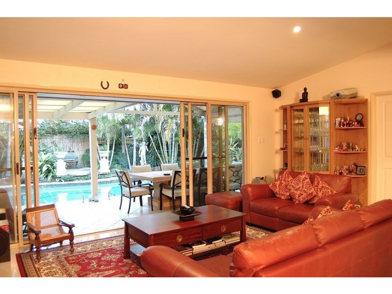 20 The Corso, Isle Of Capri QLD 4217