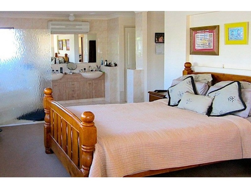 20 The Corso, Isle Of Capri QLD 4217