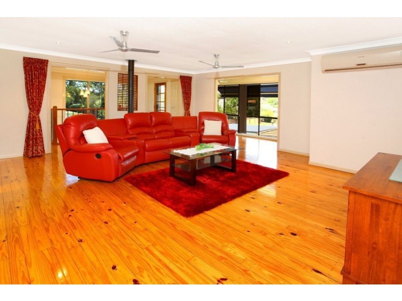 19 Wallaroo Way, Ashmore QLD 4214