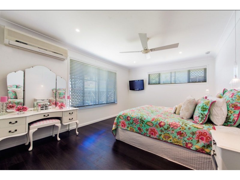 131 Treeview Drive, Burleigh Waters QLD 4220