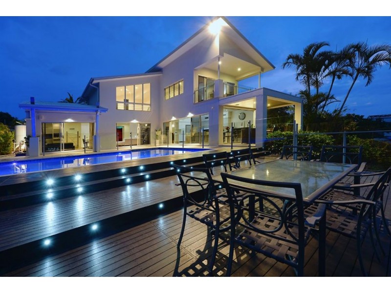 22 River Crescent, Broadbeach Waters QLD 4218