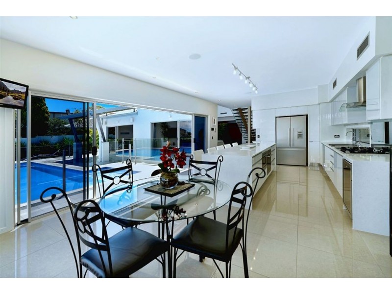 22 River Crescent, Broadbeach Waters QLD 4218